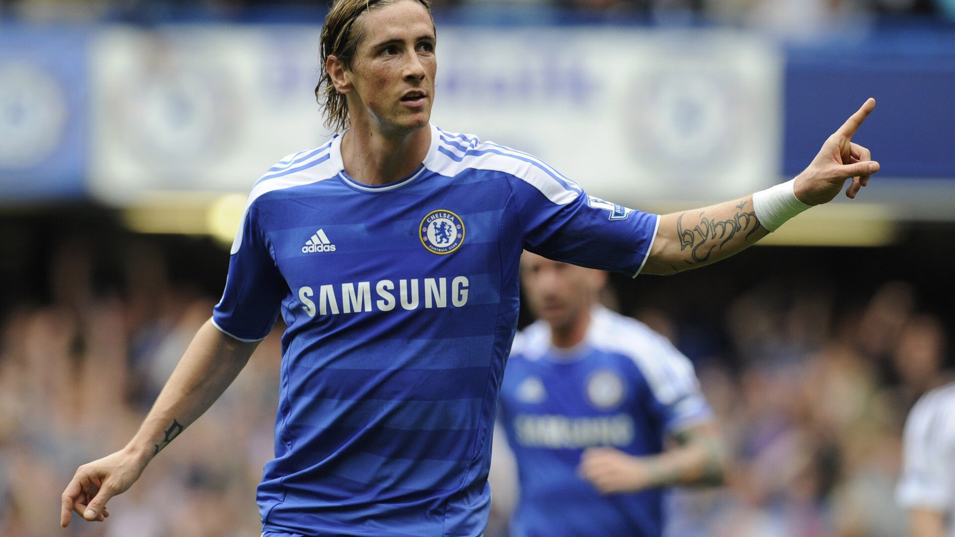 德甲联赛激战正酣，拜仁慕尼黑紧追领头羊勒沃库森